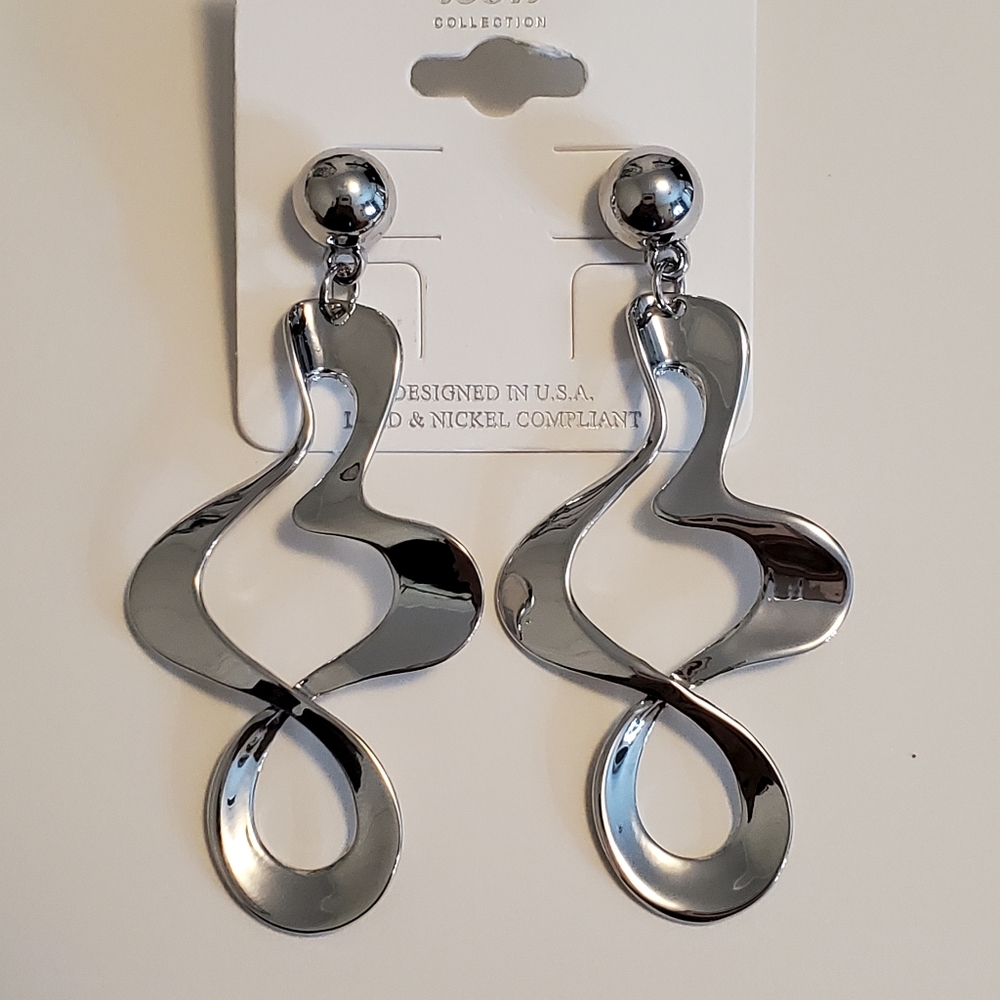 Organic music clef earrings